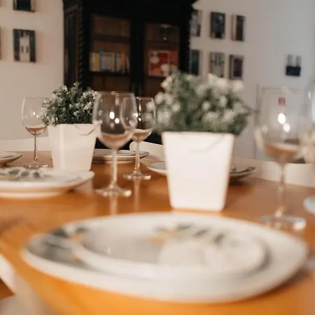 T4 No Διαμέρισμα *