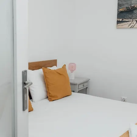 T4 No Διαμέρισμα